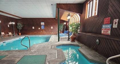 Best Appointed Condo Alpine Village Sleeps 12, Tennis, health club, pool hot tub