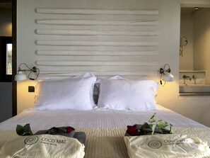 3 bedrooms, desk, iron/ironing board, internet