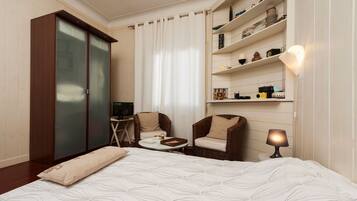 3 chambres, fer et planche à repasser, Wi-Fi, draps fournis