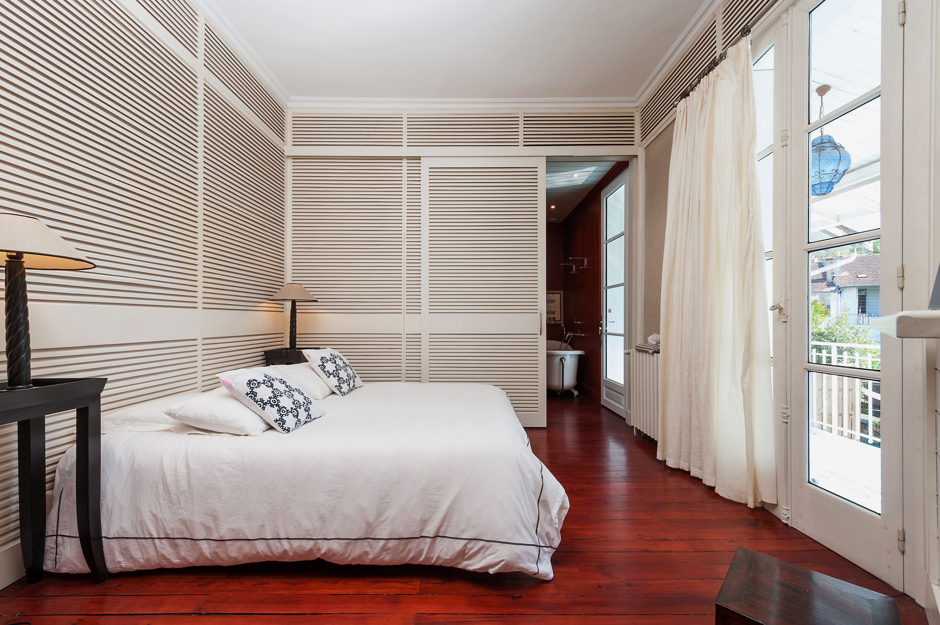 3 chambres, fer et planche à repasser, Wi-Fi, draps fournis