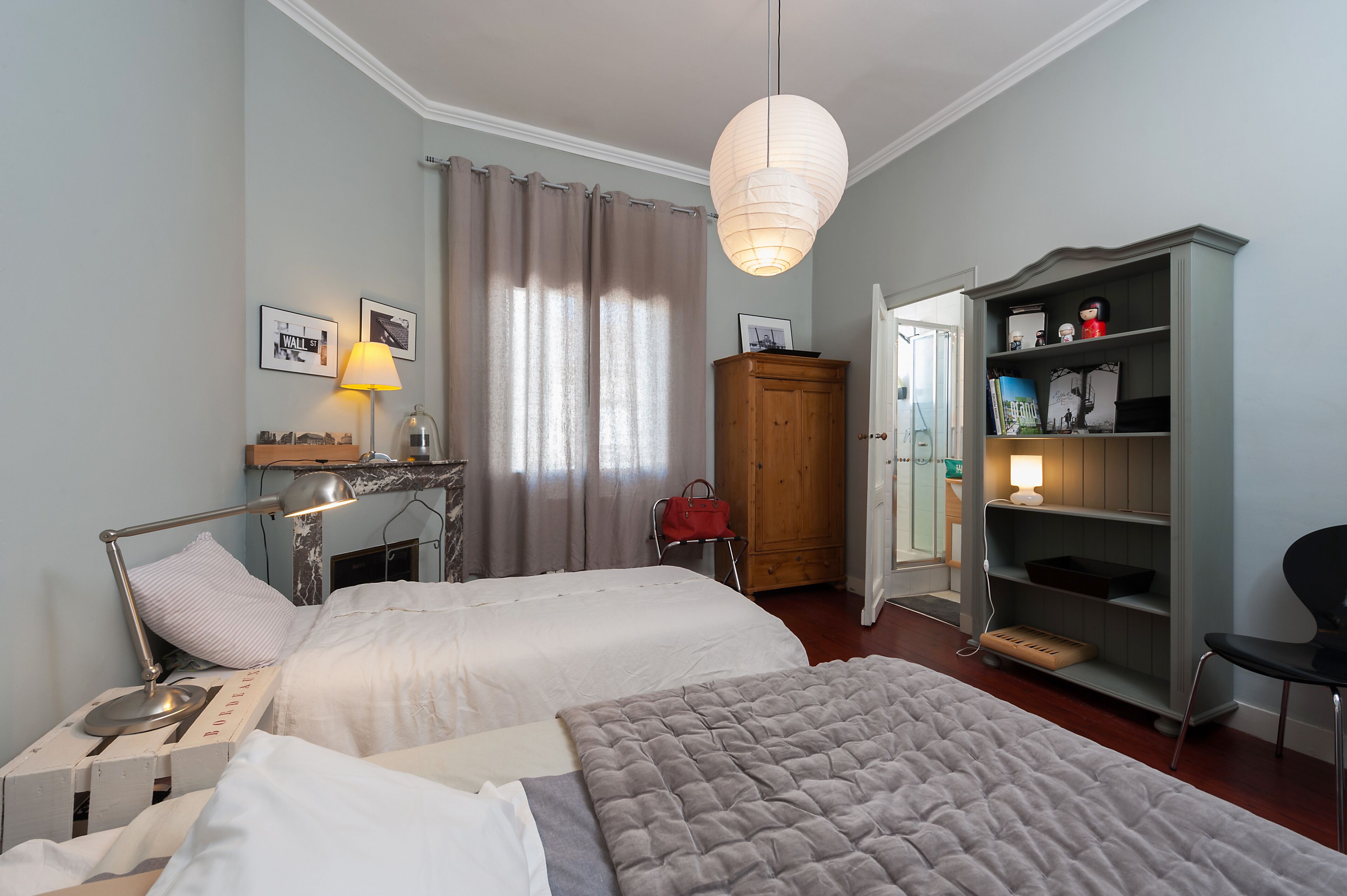 3 habitaciones, tabla de planchar con plancha, wifi y ropa de cama 