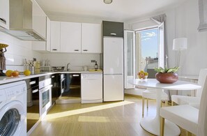 Oven, dishwasher, coffee/tea maker, toaster