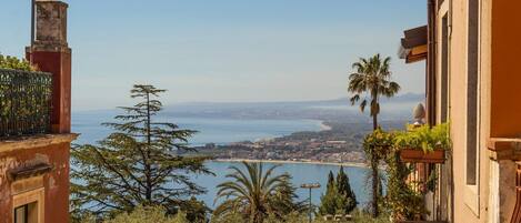 الإطلالة من المنشأة