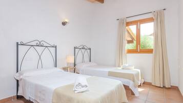 3 sovrum, strykjärn/strykbräda, gratis wi-fi och sängkläder