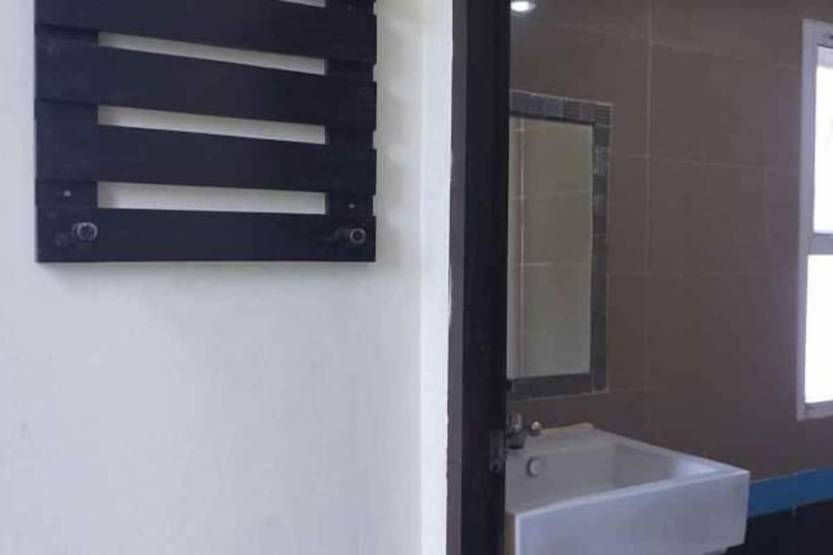 Bathroom | Shower, free toiletries