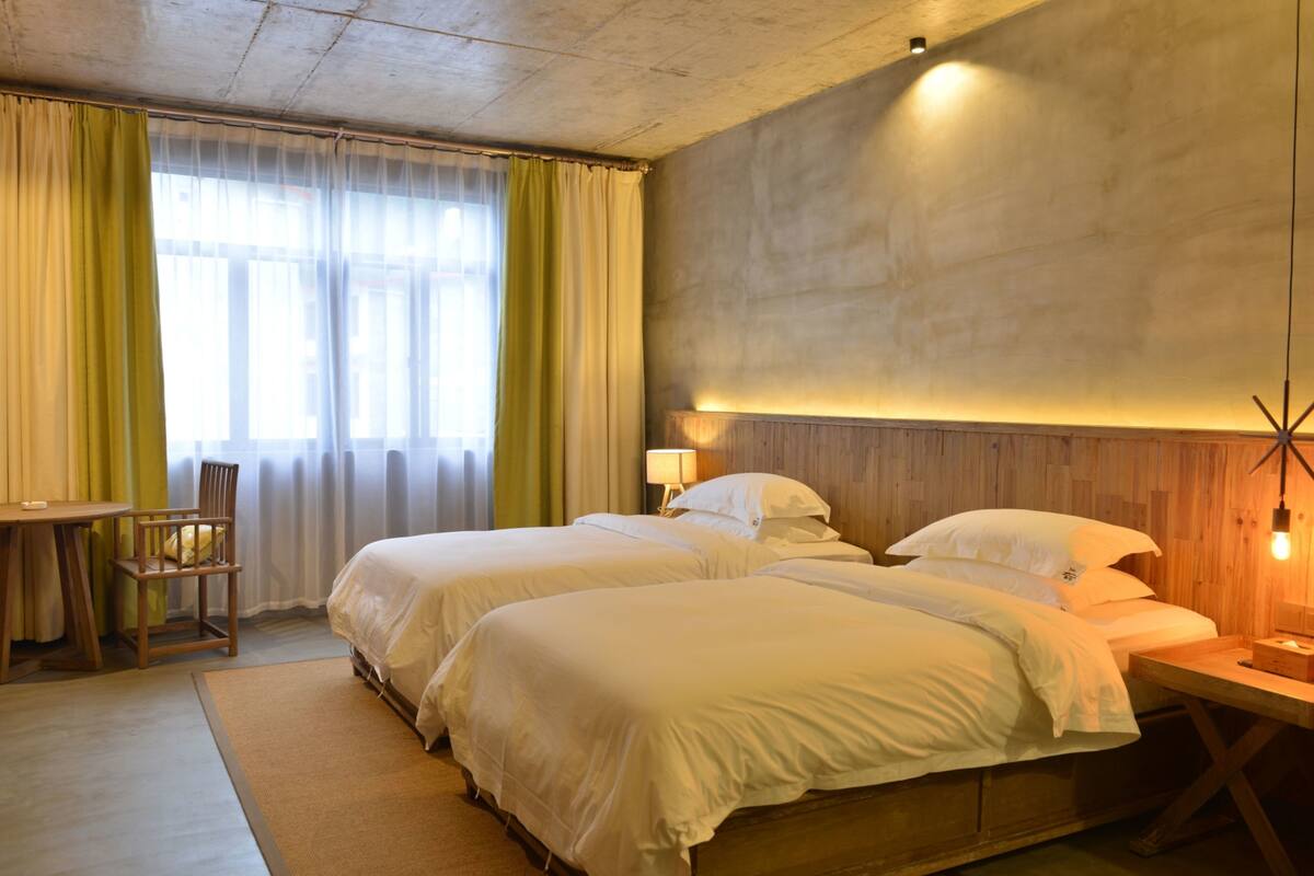 Premium bedding, down duvets, desk, blackout curtains