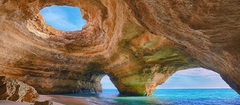 Luxury villa, with garden and private pool, A/C, free WiFi, near beach