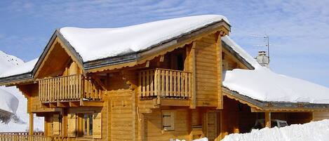 المنشأة من الخارج