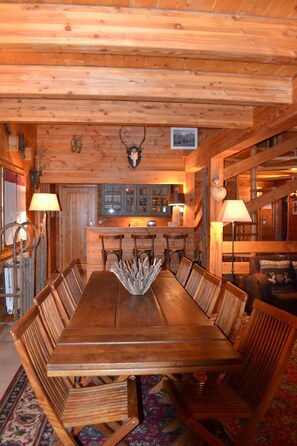Dining - Impressive Chalet, 20m to Piste (Les Deux-Alpes)