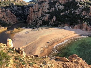 Plage, chaises longues