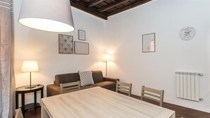 Interior - Calm but Central Trastevere apartment in Via della Pelliccia (Rome)