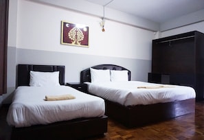 Standard Triple Room | Rollaway beds, free WiFi - Puangpech Hotel (Lampang)