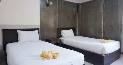 Puangpech Hotel