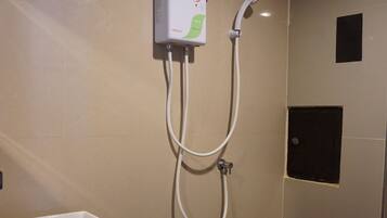 Douche, articles de toilette gratuits