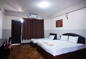 标准三人房 | 折叠床/加床（额外收费）、免费 WiFi