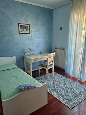 3 chambres, coffres-forts dans les chambres, bureau