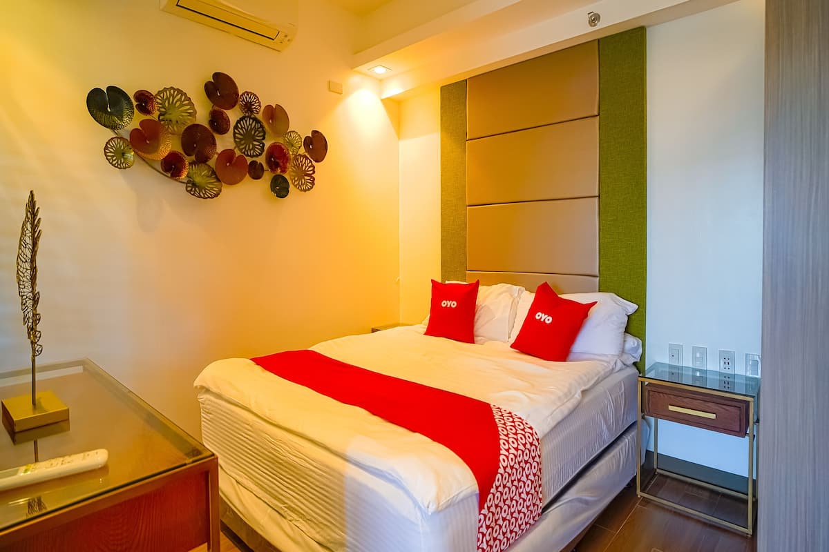Signature Studio Suite | 1 bedroom, free WiFi, bed sheets