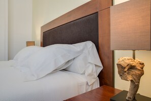 1 dormitori, planxa i posts de planxar, wifi i roba de llit 