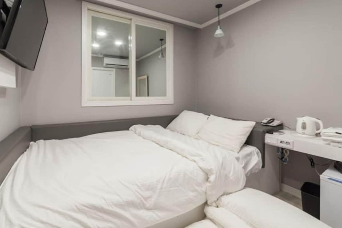 1 soverom, minibar, safe på rommet og skrivebord