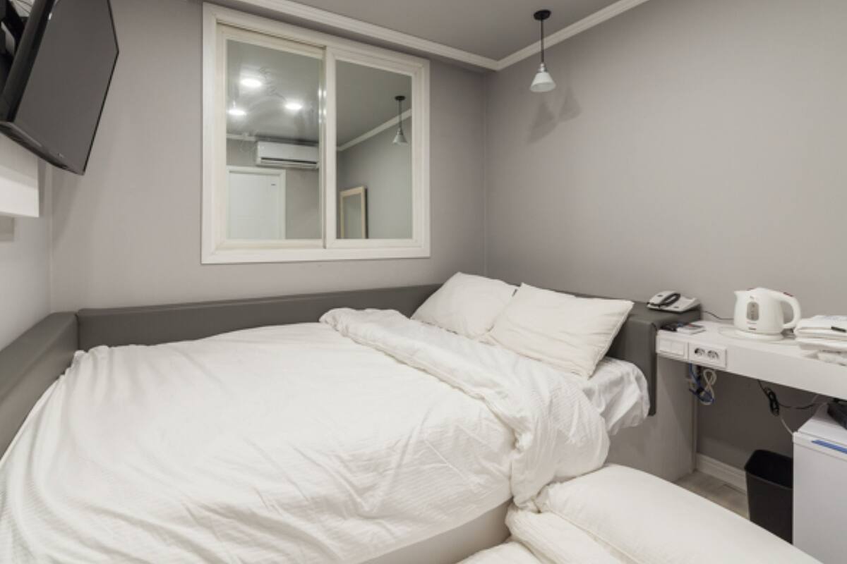1 soverom, minibar, safe på rommet og skrivebord