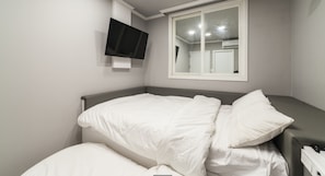 Quarto duplo básico | 1 quarto, frigobar, cofres nos quartos, escrivaninha