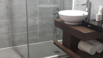 Standaard kamer, 1 slaapkamer | Badkamer met douche
