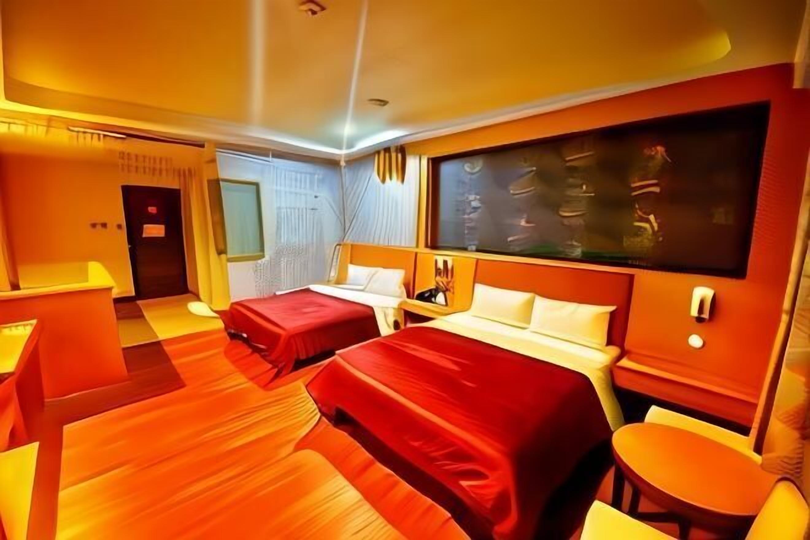 مكتب وستائر تعتيم وواي فاي مجانًا