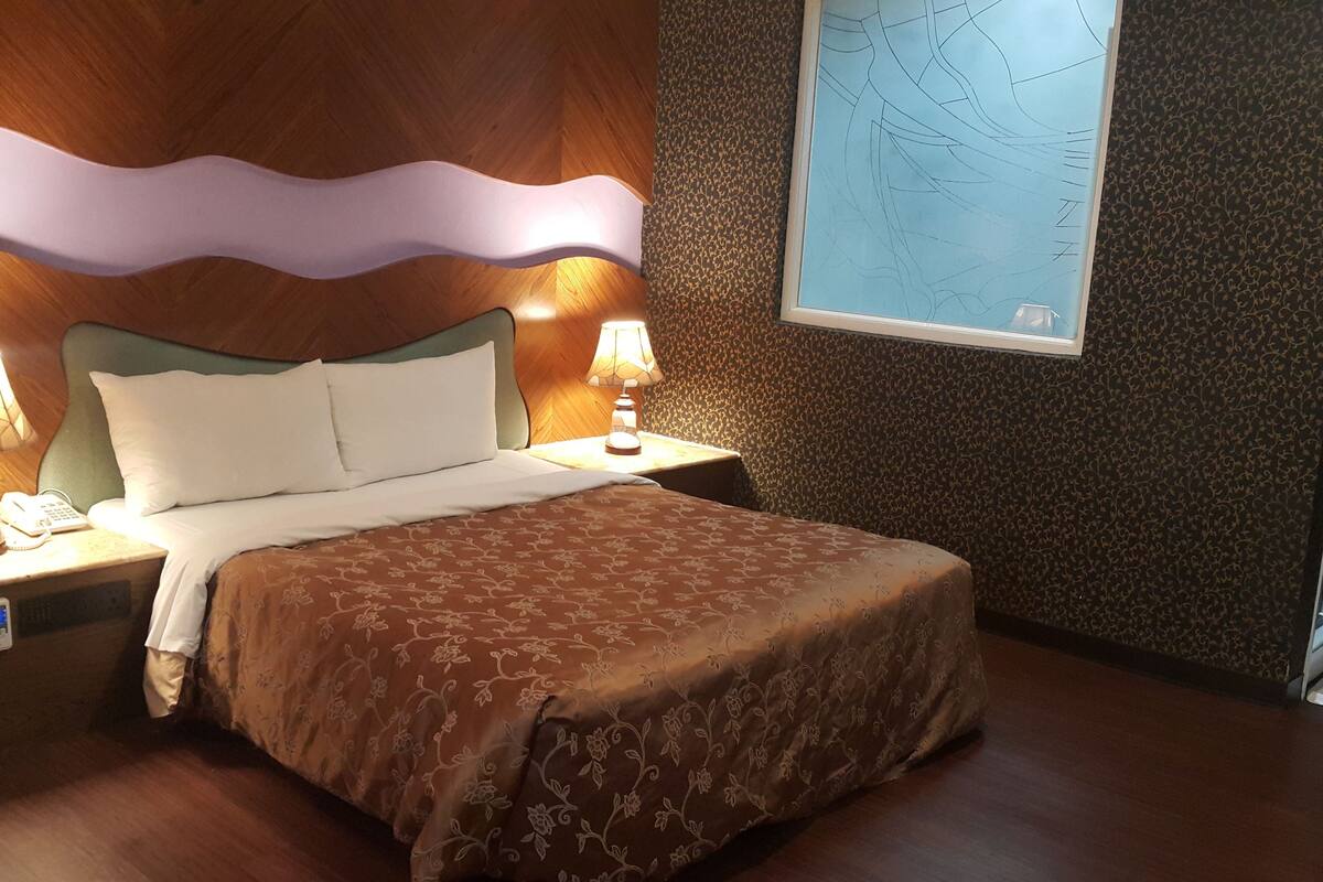 Elite kamer, 1 slaapkamer | Een bureau, verduisterende gordijnen, gratis wifi