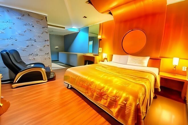 Desk, blackout curtains, free WiFi