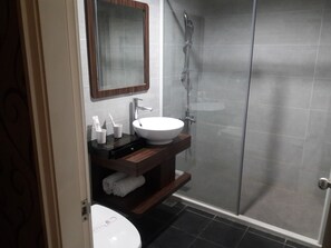 Standard Room, 1 Bedroom | Bilik Mandi | Kelengkapan dandanan diri percuma, pengering rambut, selipar 