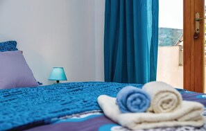 4 bedrooms, travel cot, free WiFi, bed sheets