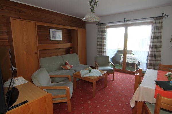 Ferienwohnung Hohes Brett, 2 Personen, 45 qm, Balkon mit Bergblick-Wohnraum