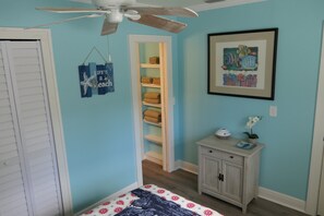 1 chambre, fer et planche à repasser, accès au Wi-Fi (inclus)