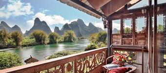 Yangshuo Mountain Retreat