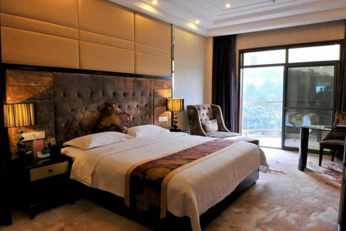 Deluxe Suite with 2 Queen Beds | In-room safe, desk, blackout drapes, free WiFi