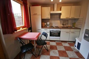 Fridge, oven, highchair