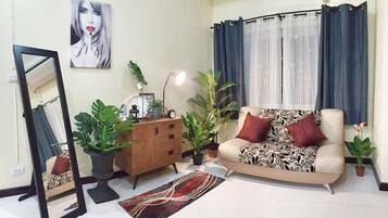 2 Bedrooms Classic House | Living area | Flat-screen TV