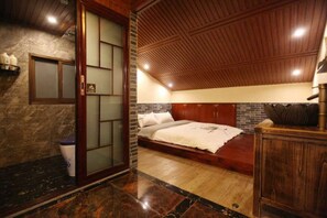Suite | Desk, blackout drapes, free WiFi, bed sheets - Putuo Memory Boutique Inn (Zhoushan)