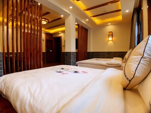Desk, blackout drapes, free WiFi, bed sheets - Putuo Memory Boutique Inn (Zhoushan)