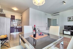 Interior - City apartment with air conditioning and Internet (Umag)