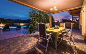 Outdoor dining - Luxurious home in Tribunj (Tribunj)