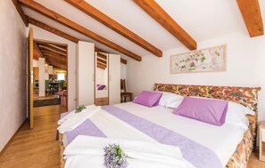5 bedrooms, free WiFi, bed sheets - Luxurious home in Tribunj (Tribunj)