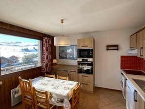 Fridge, microwave, oven, dishwasher - Bright cabin studio in Les Saisies, ski-in/ski-out, balcony, 5 sleeps (Hauteluce)