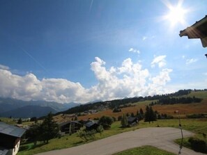 Unclassified image, 5 of 13, button