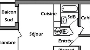 Un hôtel proposant des chambres avec balcon, orientées au sud, comprenant un espace de vie, une cuisine, une salle de bain et une chambre d’amis.