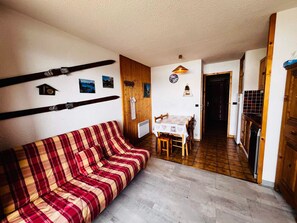 TV - Studio cabin in Les Saisies, south facing, pets allowed (Les Saisies)