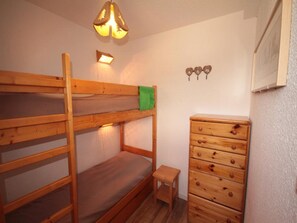 Room - "LES SAISIES - Beautiful 2-Room Apartment for 4 People with Balcony and Mountain View" (Les Saisies)
