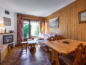 TV, fireplace - Duplex with 2 Bedrooms, Fireplace, Terrace, Garage, and WIFI in La Clusaz (La Clusaz)