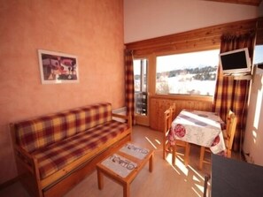 TV - Lovely 2-room apartment with cabin, near slopes (Hauteluce)