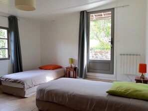 Bügeleisen/Bügelbrett, Babybetten, Bettwäsche